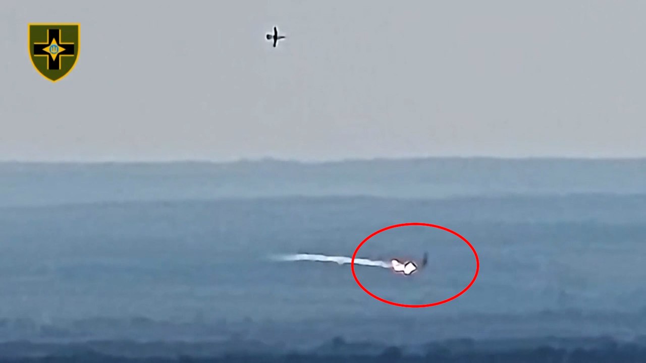 Así destruye el ejército de Ucrania un avión de combate ruso en pleno vuelo