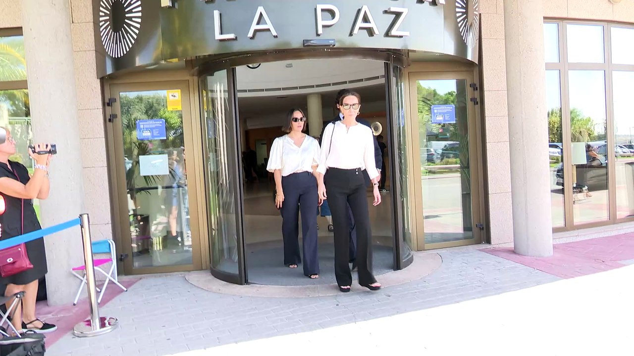 Isabel Preysler, Íñigo Onieva y Tamara Falcó llegan al tanatorio para despedir a Caritina Goyanes