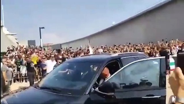 Juve, arriva Koopmeiners alla Continassa: tifosi in festa