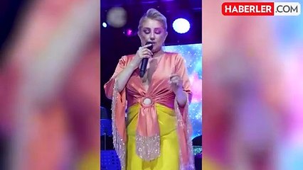 Muazzez Ersoy, sütyensiz sahne tarzıyla ağızları açık bıraktı