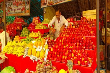 फलों पर महंगाई की मार, अनार व आम की डबल सेंचुरी