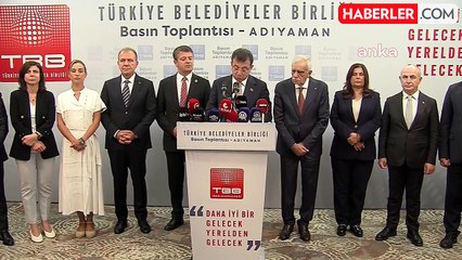 Ekrem İmamoğlu, Adıyaman'da... "Tbb Olarak Depremden Etkilenen 11 Şehrimize 89 Araç ve 6 Bin Çöp Konteyneri Desteğine Karar Verdik"