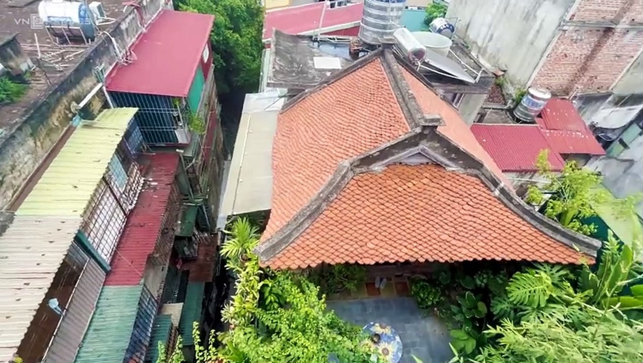 Dựng nhà gỗ, làm vườn quê Bắc Bộ trên sân thượng