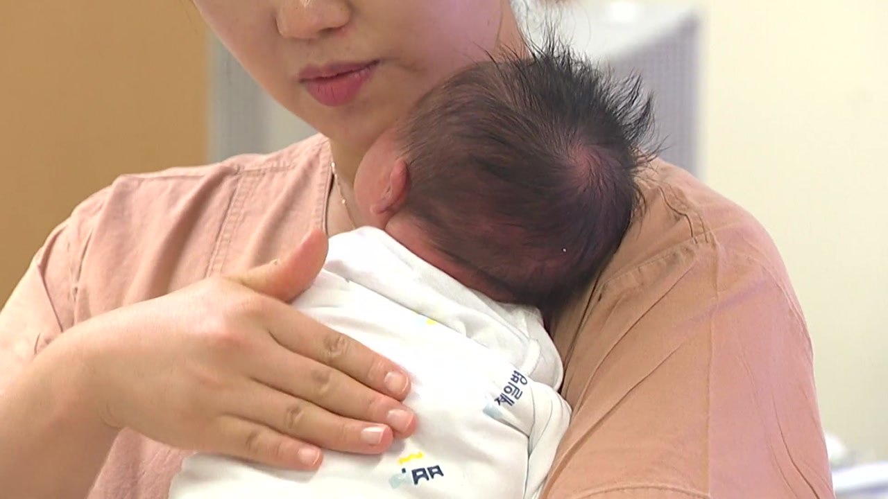 2분기 출생아 8년 만에 증가...지난해 출생아 20명 중 1명 비혼 출산 / YTN