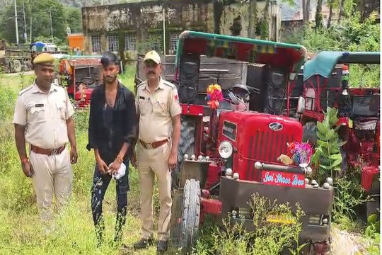 sawaimadhopur news अवैध बजरी से भरे पांच ट्रैक्टर-ट्रॉली जब्त, एक जना दबोचा