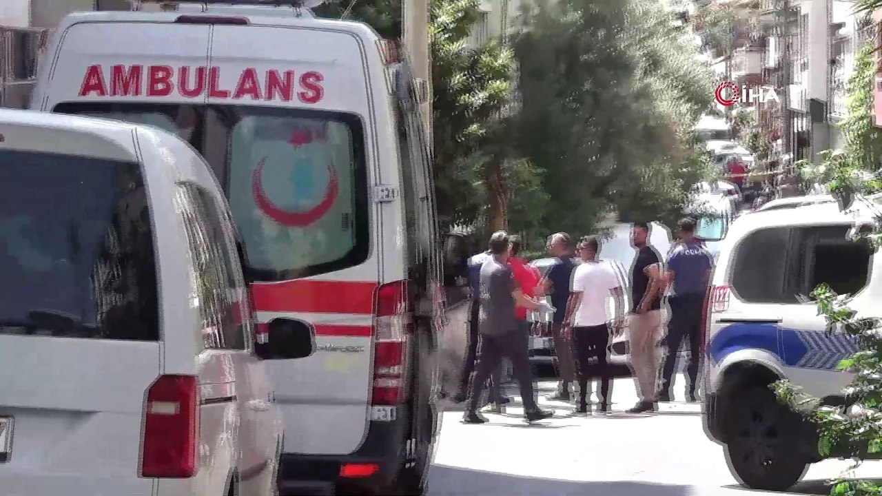 İzmir'de Pompalı Tüfekle Önce Etrafa Sıktı Ardından İntihar Etti