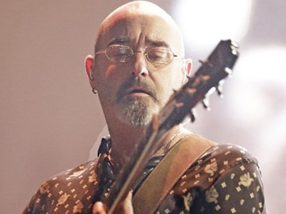 Weitere Comeback-Konzerte von Oasis angekündigt - mit Bonehead?