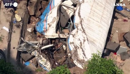 Pakistan, un pullman precipita in un burrone, 24 morti