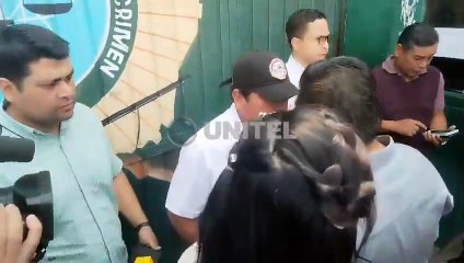 Gremiales llegan a instalaciones de la Felcc para apoyar al dirigente de transporte pesado, Juan Yujra