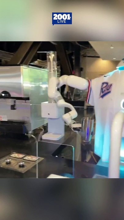 ¡Conócelo! El robot bartender que atiende a los fanáticos del béisbol en el estadio de los Texas Rangers #EEUU