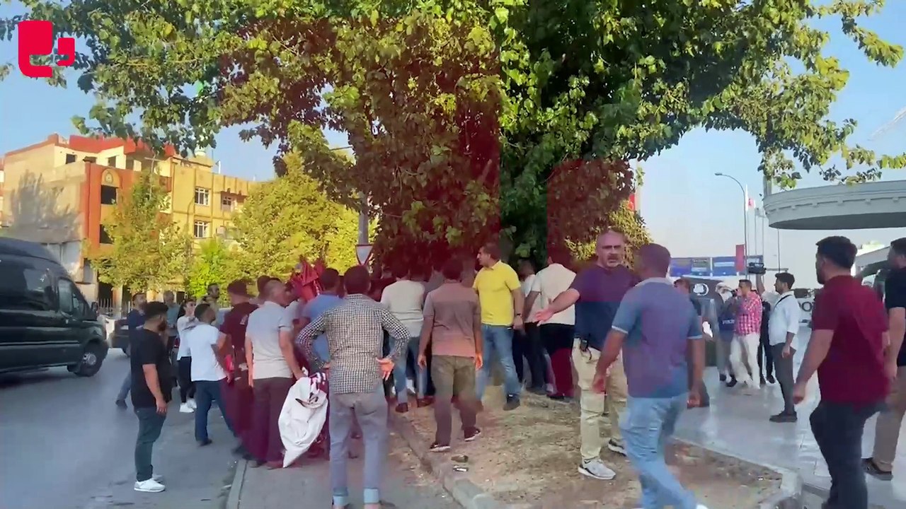 Akcanlar Tekstil işçilerine polis müdahalesi... Bir işçi yere yatırılarak ters kelepçeyle gözaltına alındı
