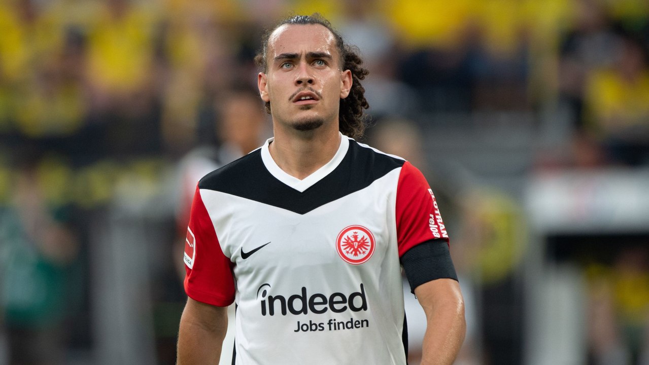 Theate scherzt über Positionswechsel: "Als Stürmer nicht gut genug"