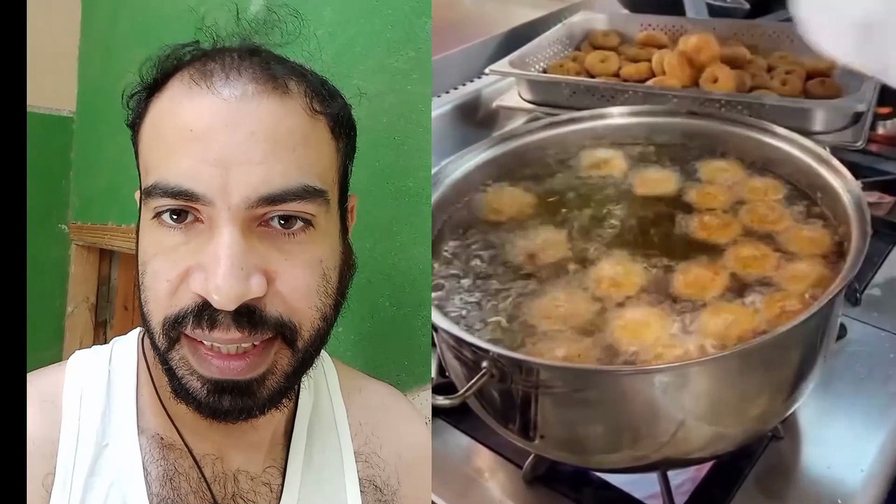 شخص لا يخاف من الزيت الساخن مصارعه مضحكه جداA person who is not afraid of hot oil is very funny wrestling