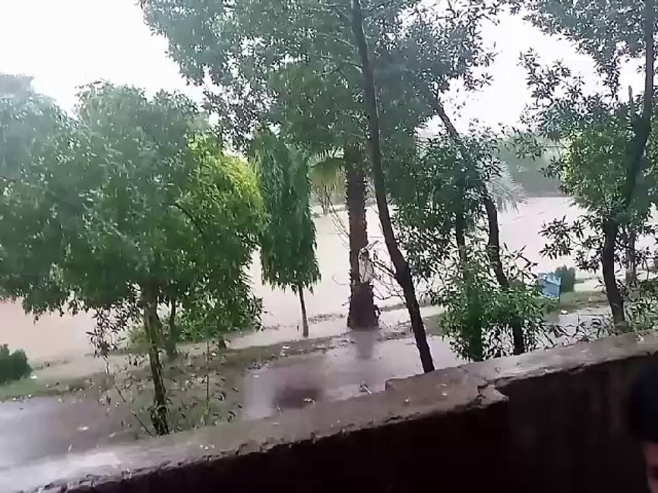 Heavy rain in Faisalabad today