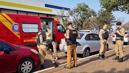 Mulher esfaqueia pescoço do companheiro ao lado do Cemitério