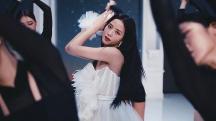 JISOO's Stunning '꽃 (FLOWER)' Music Video 🌸 | Ender Güney
