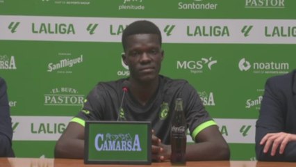 El ataque de timidez de un jugador del Racing en su presentación