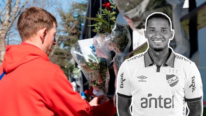 Fanáticos de Nacional dejan flores y mensajes para Juan Izquierdo en la sede del club
