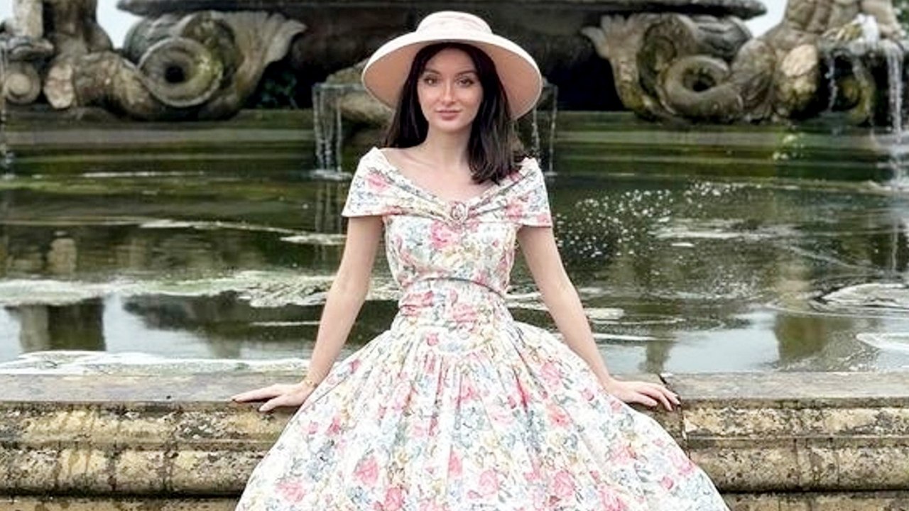 Frau trägt gerne Vintage-Kleidung