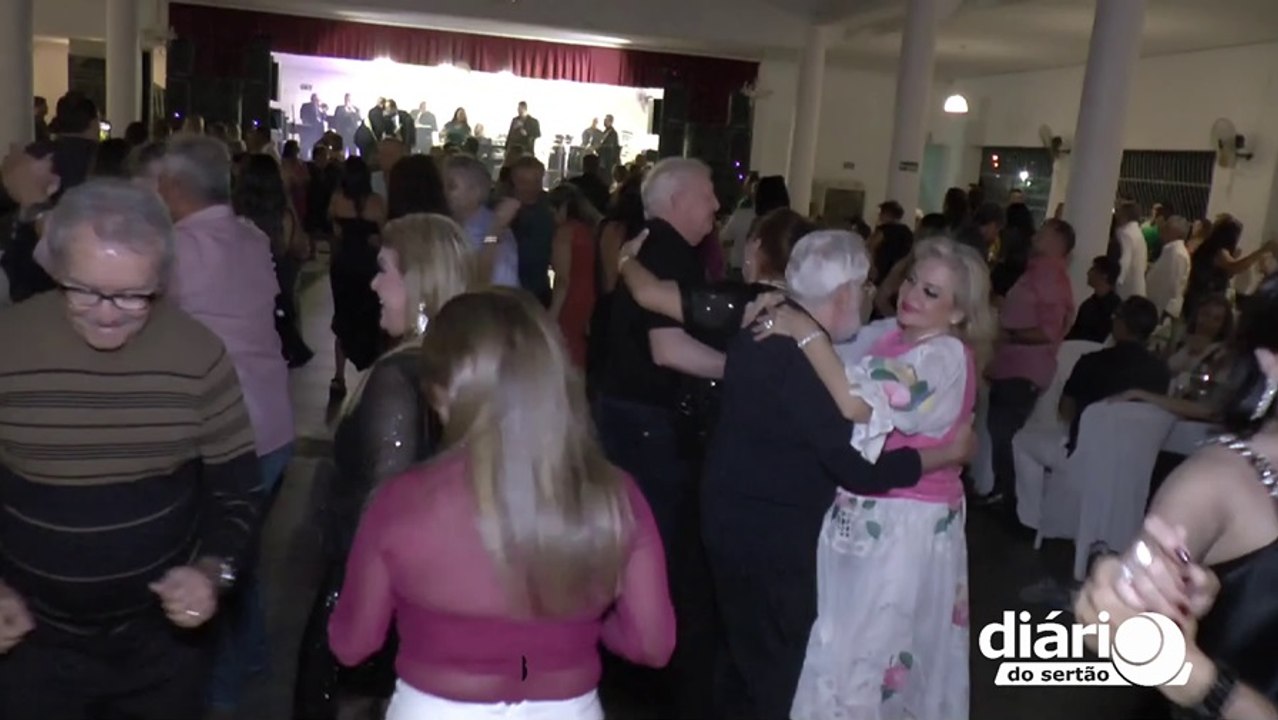 Baile do Reencontro reúne personalidades em edição marcada pela campanha de revitalização do Tênis