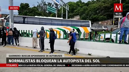 Normalistas de Ayotzinapa realizan bloqueo en la Autopista del Sol