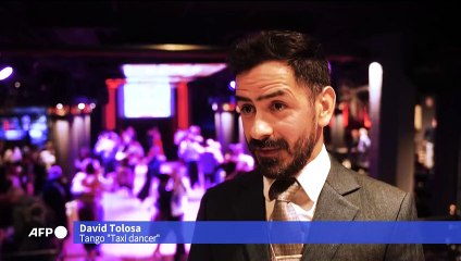 Los 'taxi dancers' de Buenos Aires, salvoconducto para novatos del tango