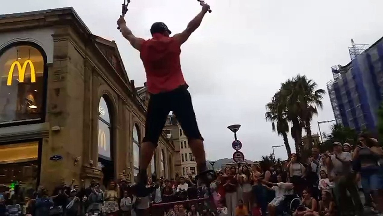 Actuación de Yldor Llach en el Boulevard