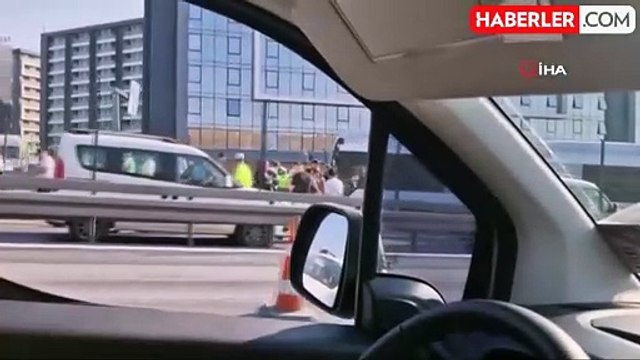 İstanbul Küçükçekmece'de metrobüs kazası! Yaralılar var