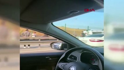 Sefaköy'de metrobüs kazası! Ön cam parçalandı