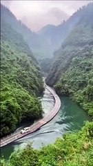 Ce pont flottant pour voiture est incroyable