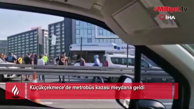 Küçükçekmece'de metrobüs kazası! Yaralılar var