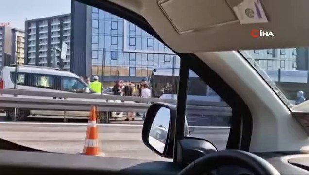 Küçükçekmece'de metrobüs kazası: 1 kişi hayatını kaybetti, 38 yaralı var