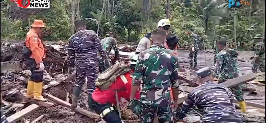 Gerak Cepat TNI AL dan Tim SAR Gabungan Evakuasi Korban Banjir Bandang di Ternate