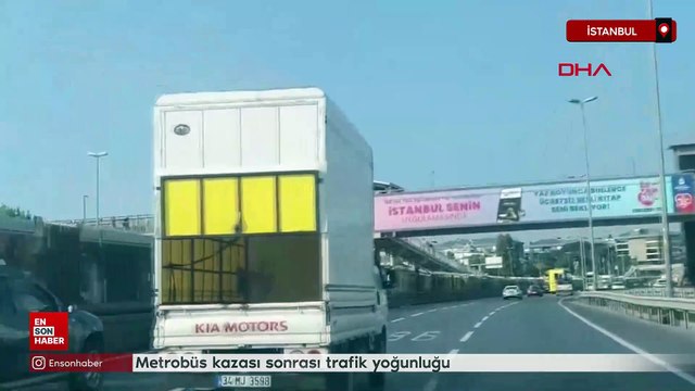 İstanbul'da metrobüs kazası sonrası trafik yoğunluğu