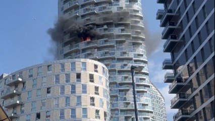 Dramatic footage of black smoke stemming from the intense Blackwall Fire