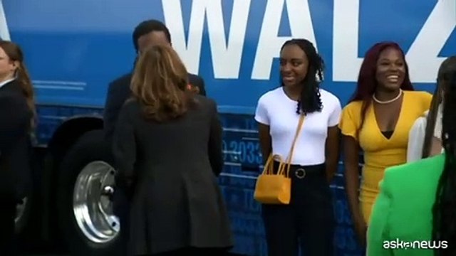 Harris e Walz in campagna alla conquista della Georgia in maxi pullman
