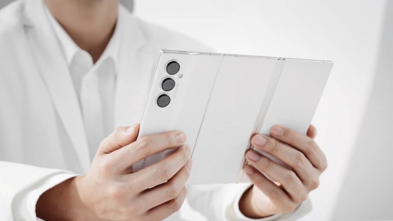 Dieses innovative Smartphone-Konzept lässt sich gleich zweimal falten