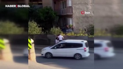 Erkek vahşetinin adresi bu kez İzmir: Eşini sokak ortasında darp etti