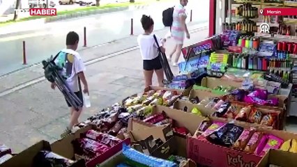 Büfenin önüne çizdiği "seksek" yüzleri güldürdü