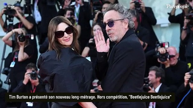 Monica Bellucci dans une robe inspirée de l'univers de son amoureux Tim Burton, elle resplendit