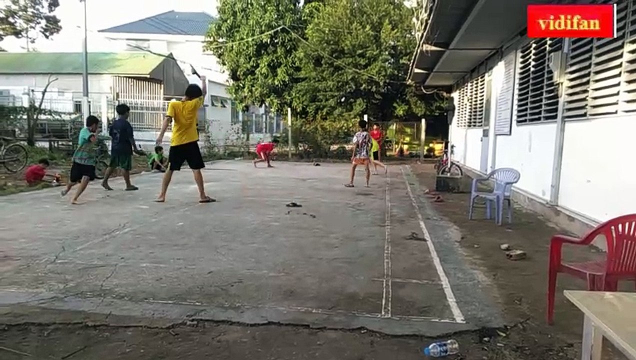 children playing games - enfants jouant à des jeux - niños jugando juegos - बच्चे खेल खेल रहे हैं - ゲームをする子供たち -أطفال يلعبون الألعاب