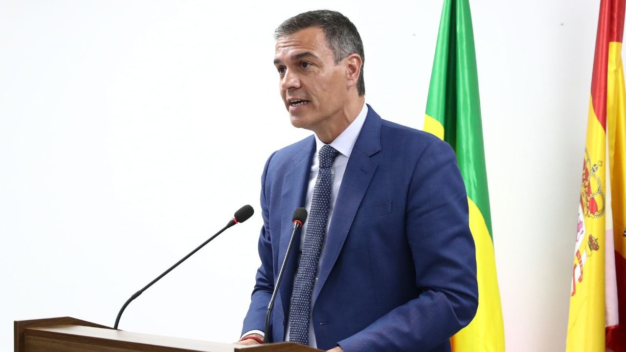 Sánchez defiende la devolución de los migrantes irregulares para combatir el tráfico de personas