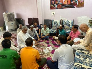 केंद्रीय मंत्री भूपेंद्र यादव भिवाड़ी के मृतक ज्वैलर जयसिंह सोनी के परिवार से मिलने पहुंचे