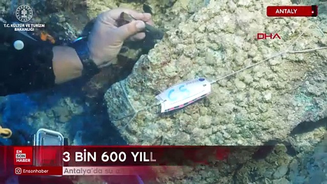 Antalya'da su altı kazısında 3 bin 600 yıllık hançer bulundu
