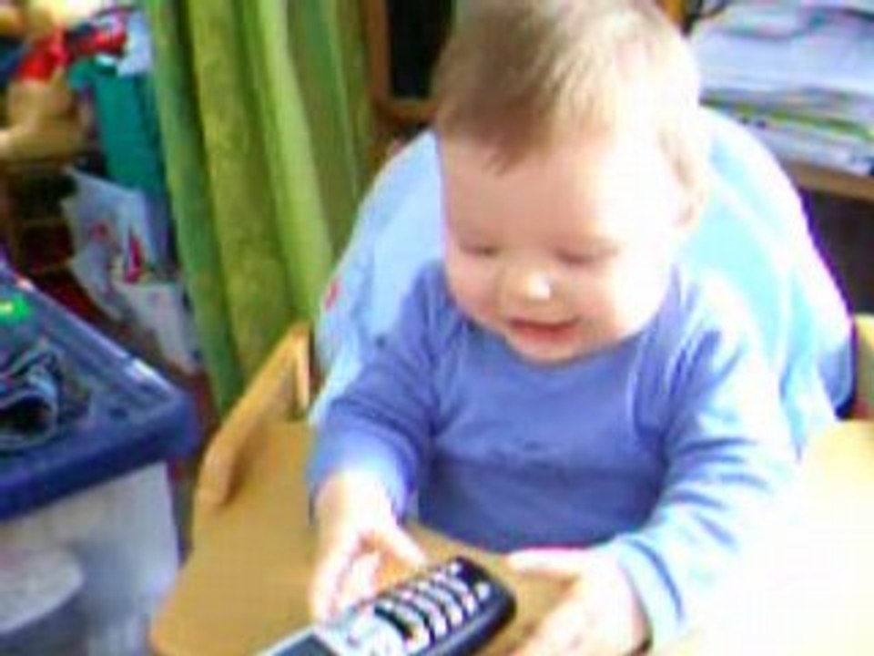 Mimi au téléphone avec son papy