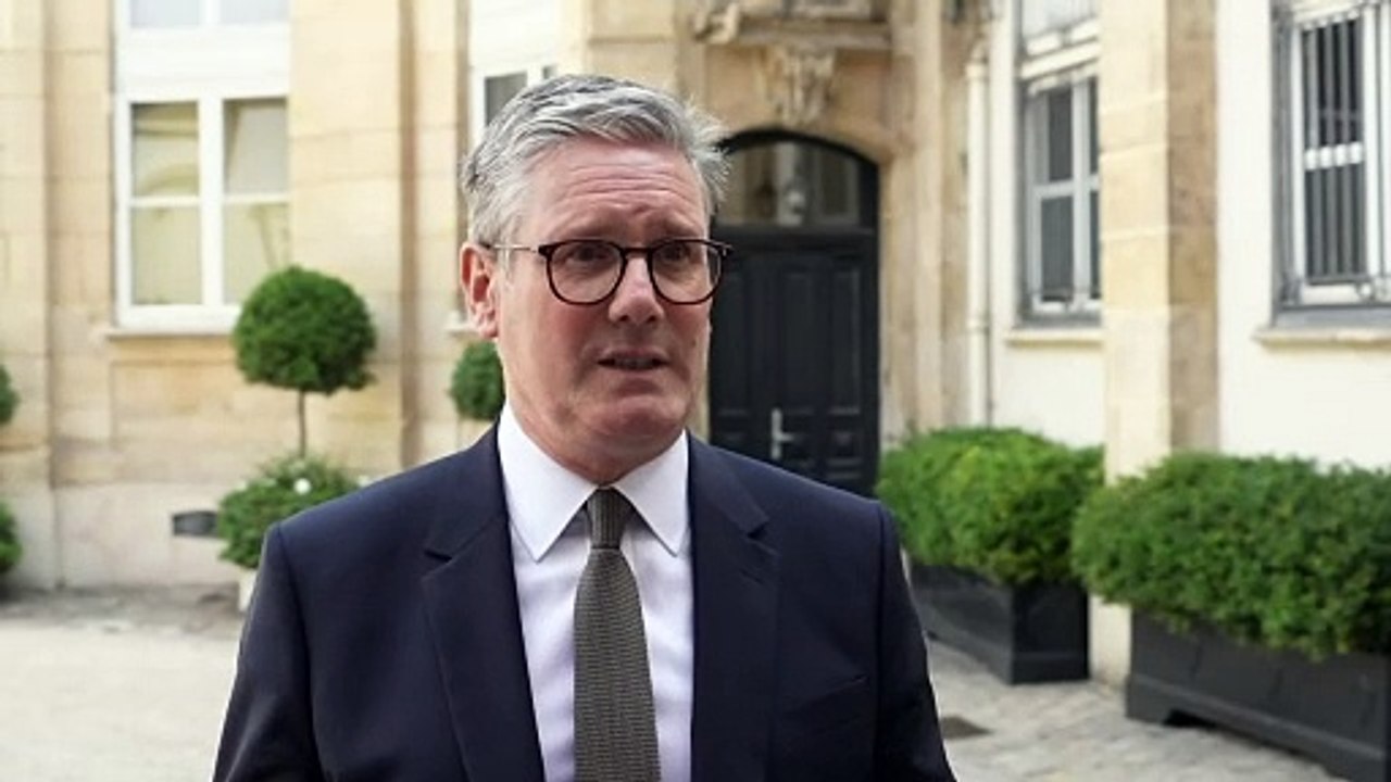 Keir Starmer defends outdoor smoking ban amid backlash