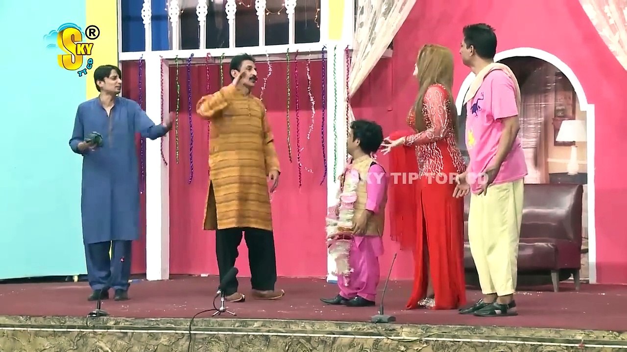 Iftikhar_Thakur_with_Vicky_Kodu_and_Zulfi___New_Pakistani_Stage_Drama___Dilbara_Comedy_Clip_2019(720p)