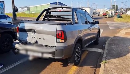 Jeep, Saveiro e Voyage se envolvem em acidente no viaduto da Avenida Rocha Pombo