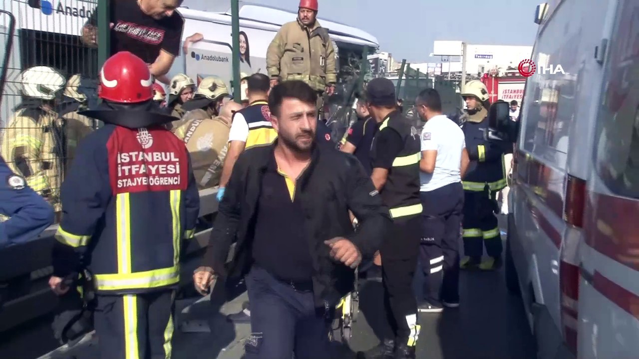 Küçükçekmece'de İki Metrobüsün Çarpışma Anına Ait Görüntüler Ortaya Çıktı
