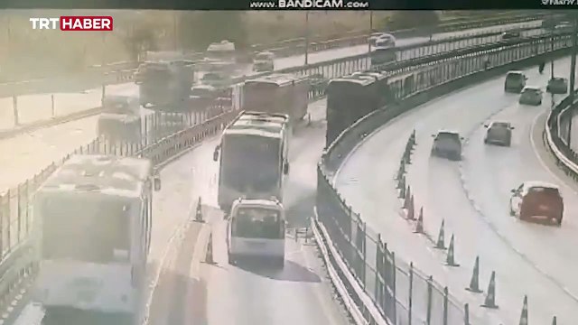 Küçükçekmece’de 1 kişinin öldüğü, 53 kişinin yaralandığı metrobüs kazasından yeni görüntü